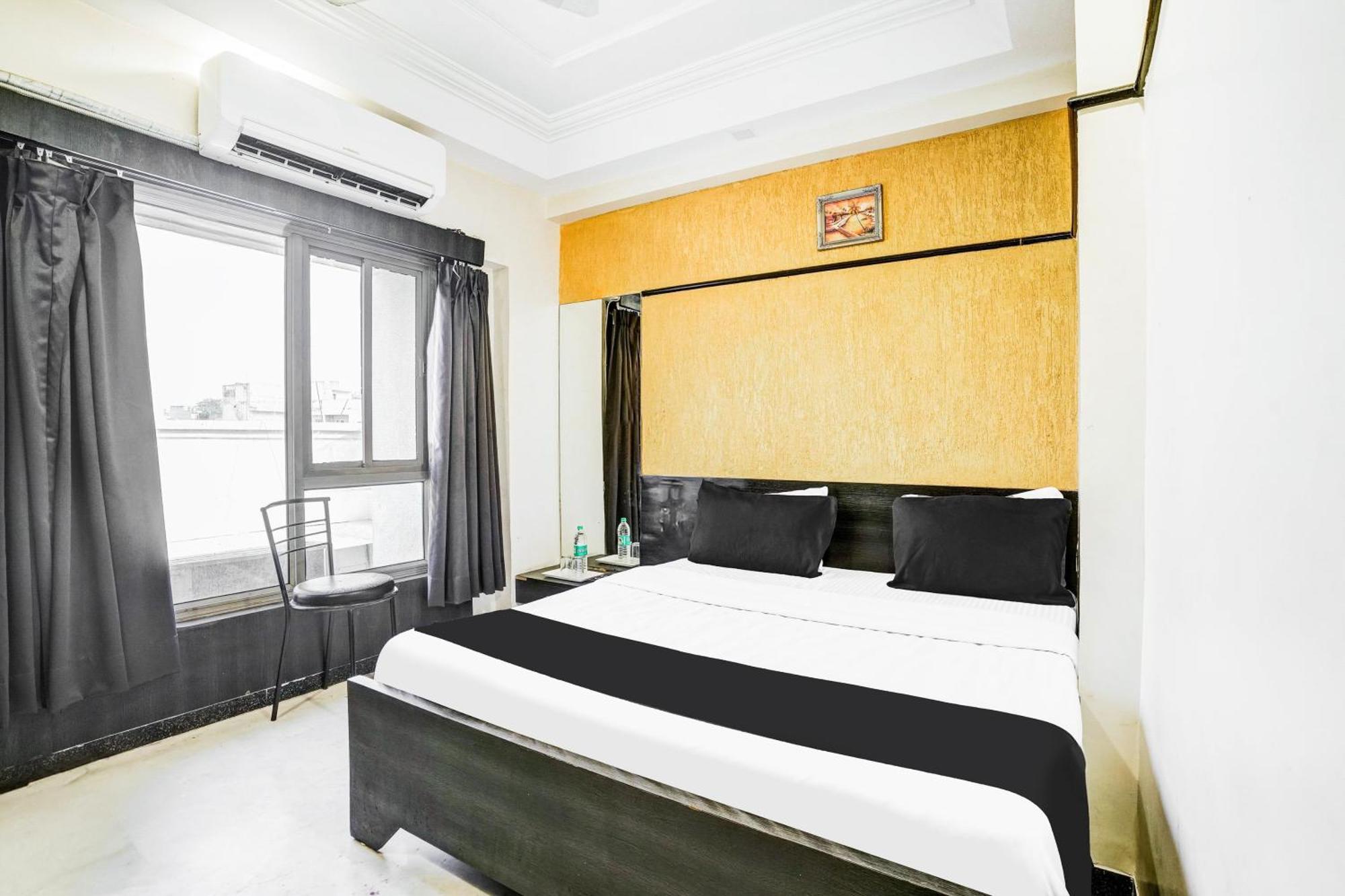 Super Collection O Ashram Road Near Sardar Bridge Formerly Hotel Apple Inn Ahmedabad Exterior foto