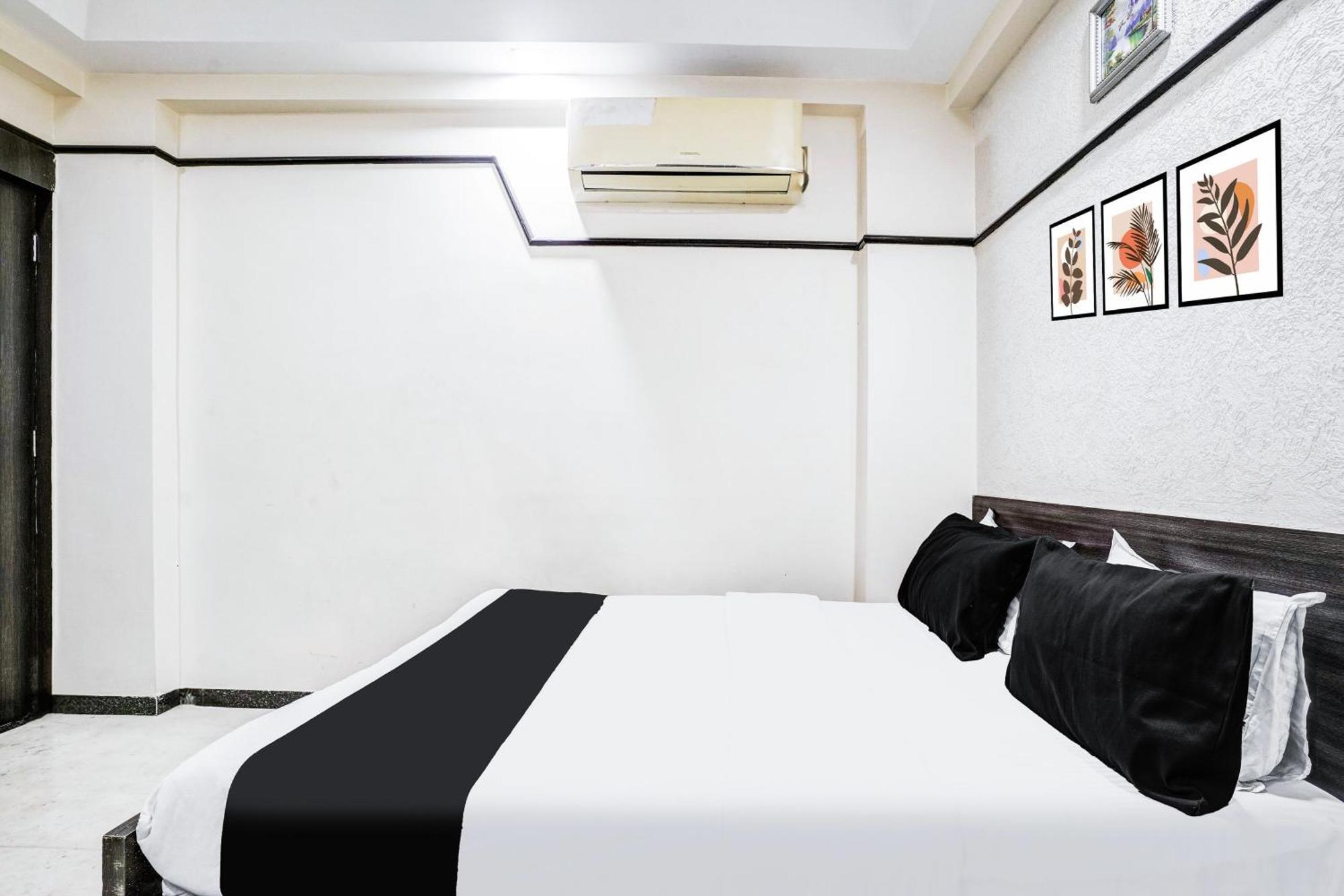 Super Collection O Ashram Road Near Sardar Bridge Formerly Hotel Apple Inn Ahmedabad Exterior foto