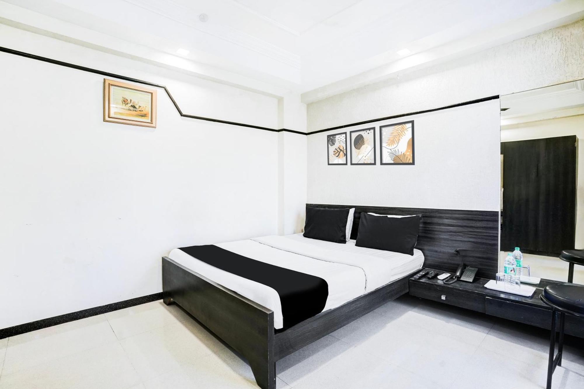 Super Collection O Ashram Road Near Sardar Bridge Formerly Hotel Apple Inn Ahmedabad Exterior foto