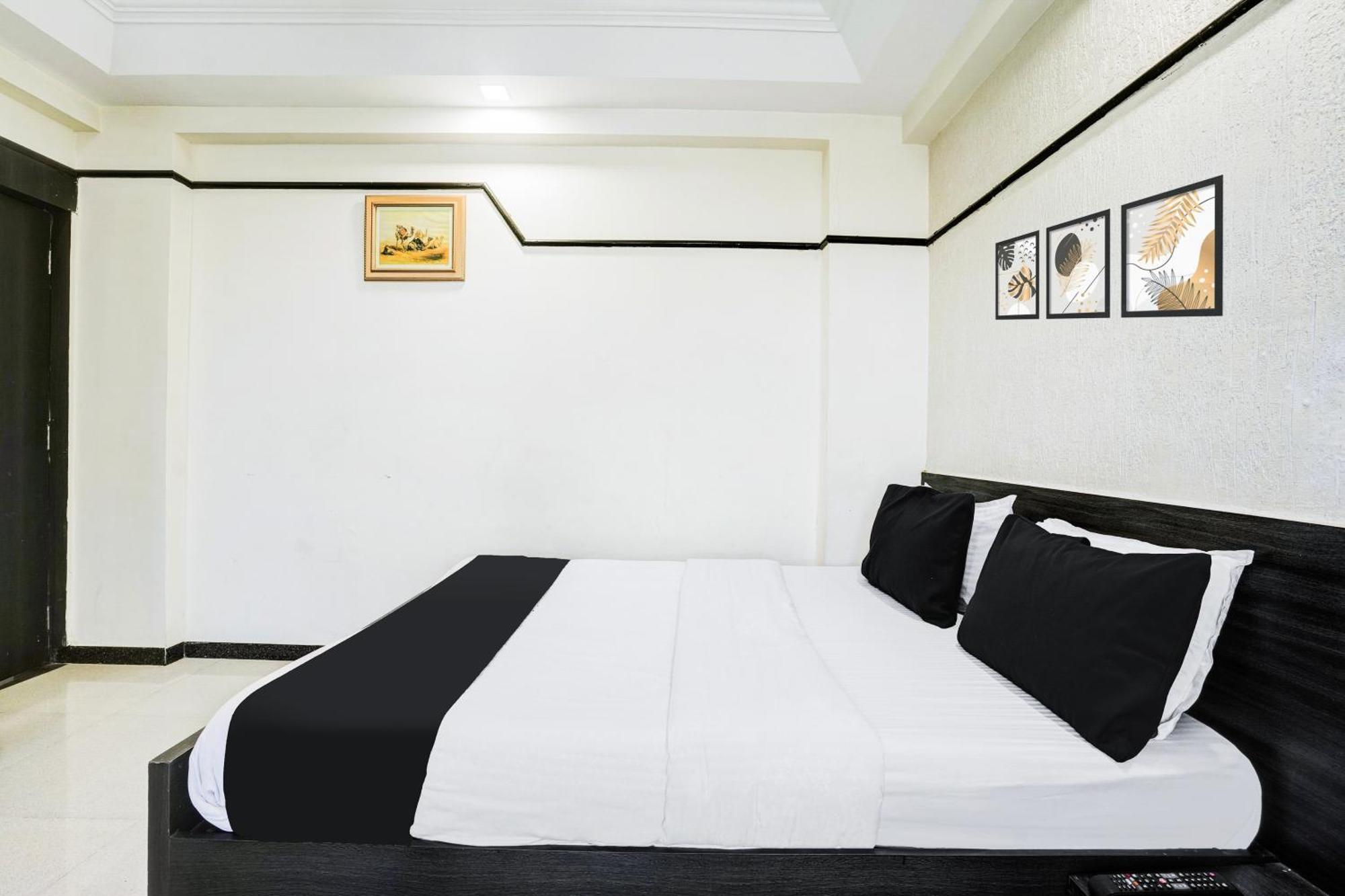 Super Collection O Ashram Road Near Sardar Bridge Formerly Hotel Apple Inn Ahmedabad Exterior foto