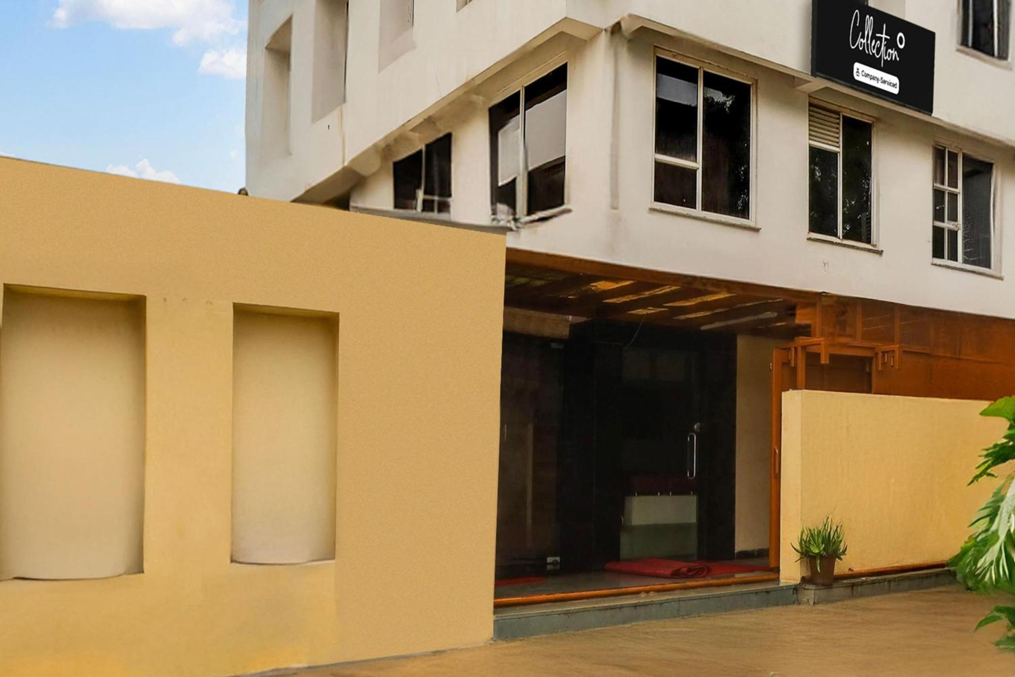 Super Collection O Ashram Road Near Sardar Bridge Formerly Hotel Apple Inn Ahmedabad Exterior foto