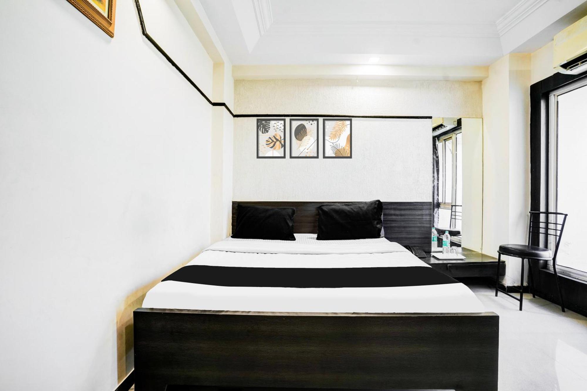 Super Collection O Ashram Road Near Sardar Bridge Formerly Hotel Apple Inn Ahmedabad Exterior foto