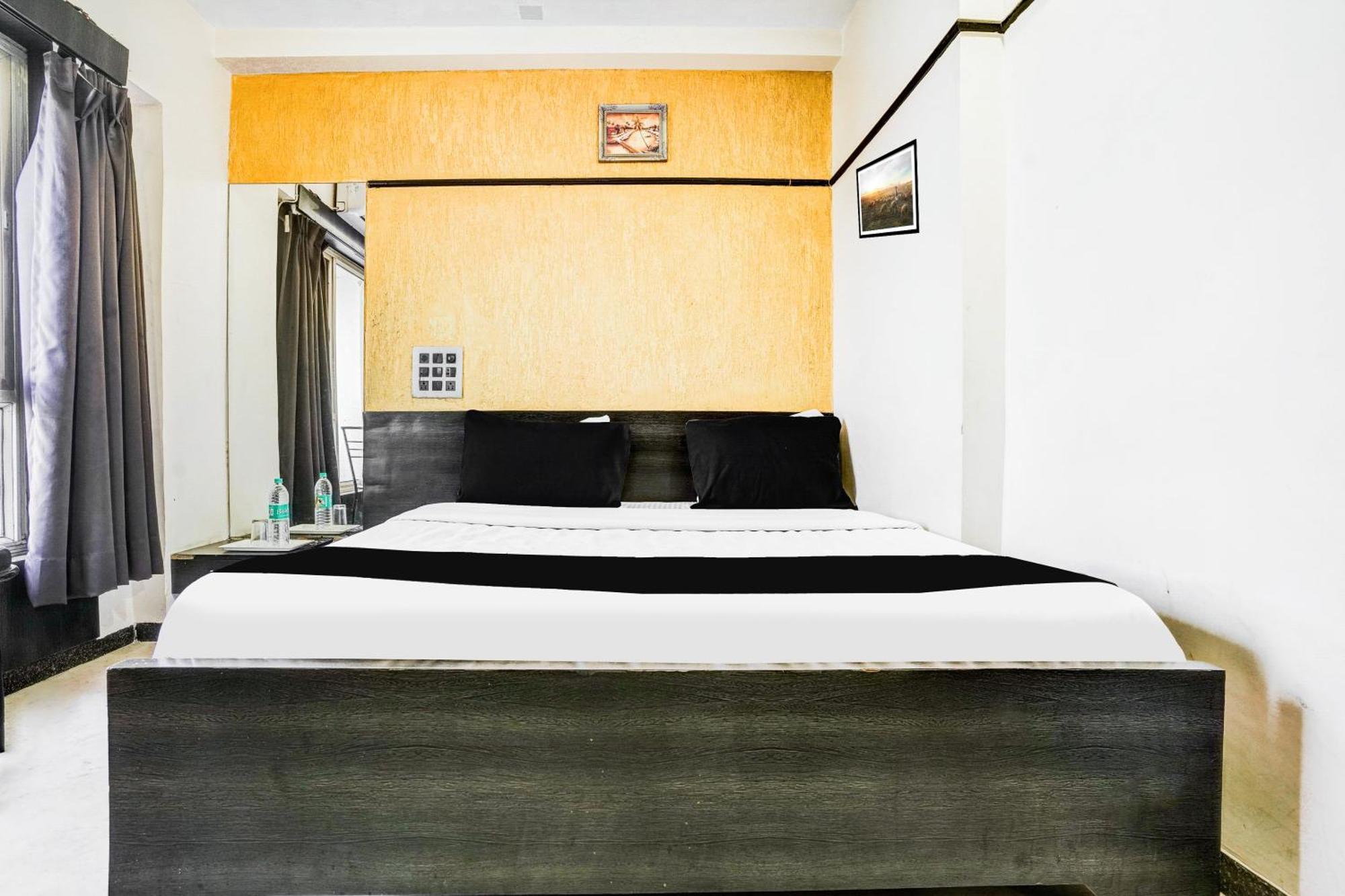 Super Collection O Ashram Road Near Sardar Bridge Formerly Hotel Apple Inn Ahmedabad Exterior foto
