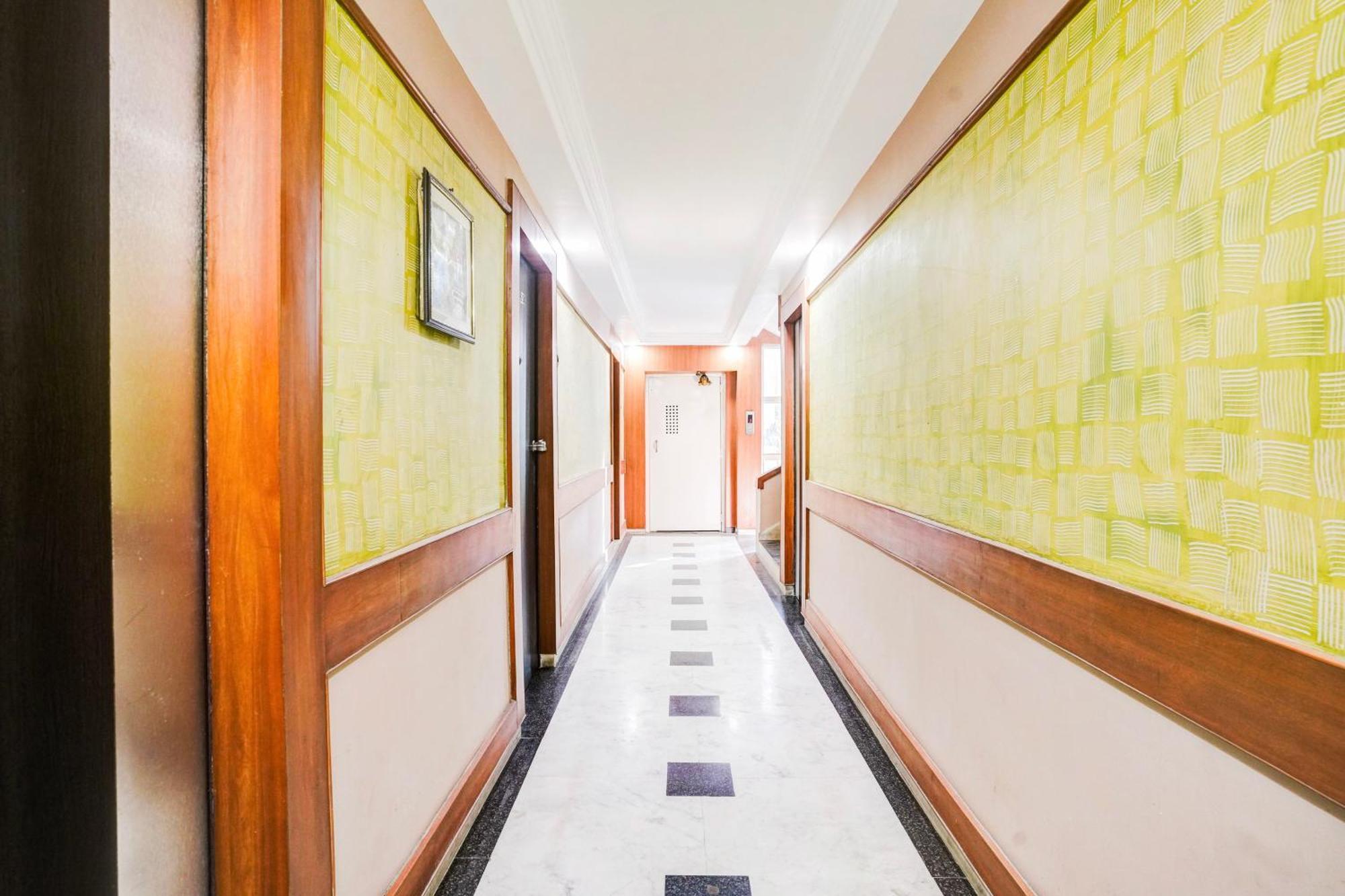 Super Collection O Ashram Road Near Sardar Bridge Formerly Hotel Apple Inn Ahmedabad Exterior foto