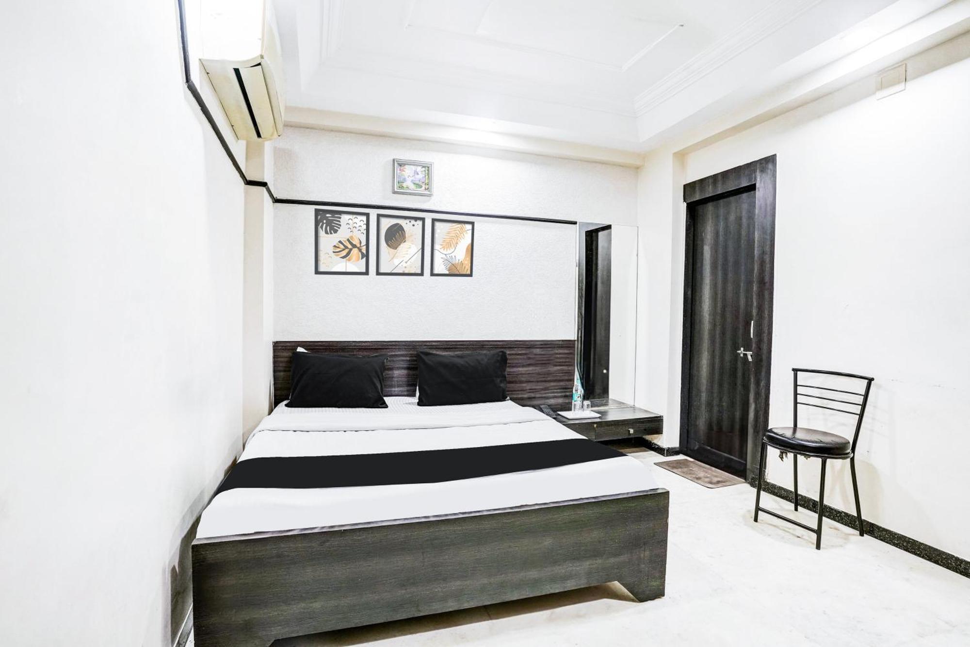 Super Collection O Ashram Road Near Sardar Bridge Formerly Hotel Apple Inn Ahmedabad Exterior foto